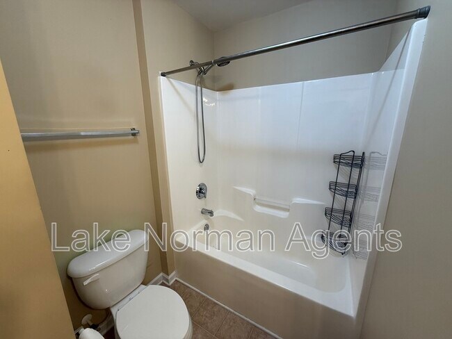 Building Photo - 15622 Troubadour Ln