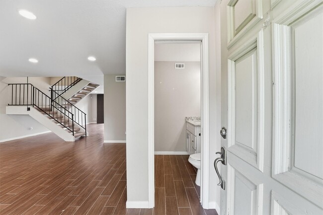 Building Photo - 2325 Triway Ln