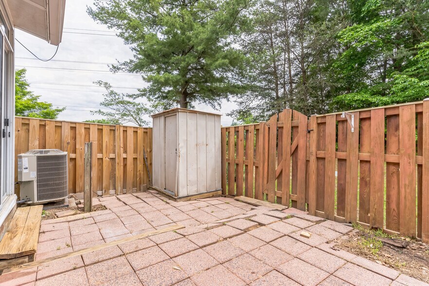 Building Photo - 15606 Traverser Ct