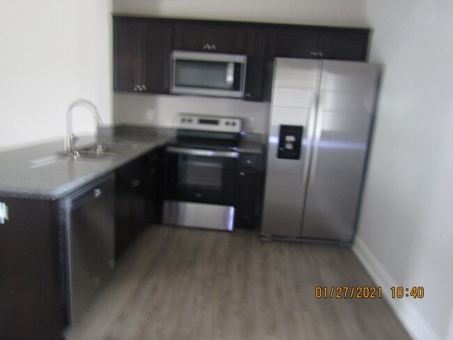 Building Photo - 108 Blue St