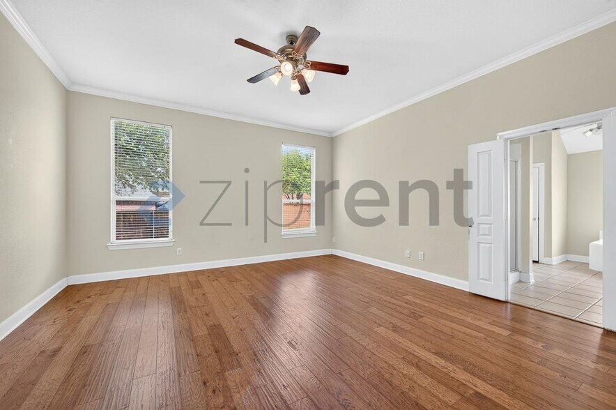 Building Photo - Unit