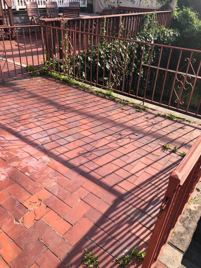 Building Photo - 166 Langham St