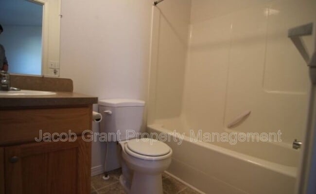 Building Photo - 1580 N Stevens Dr