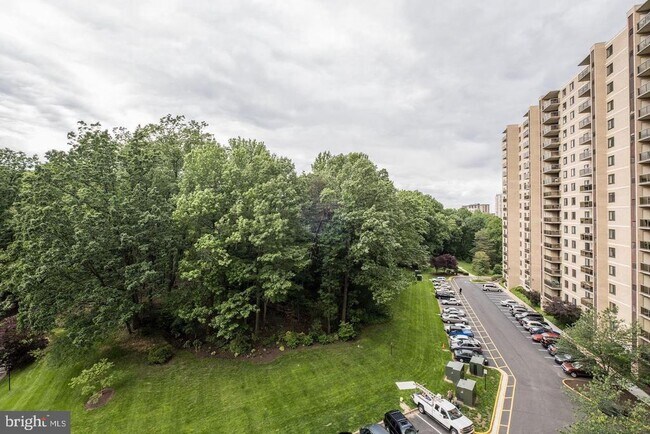 Building Photo - 203 Yoakum Pkwy