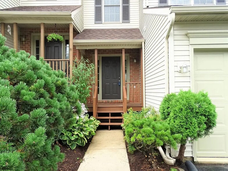 Building Photo - 6472 Lincoln Ct