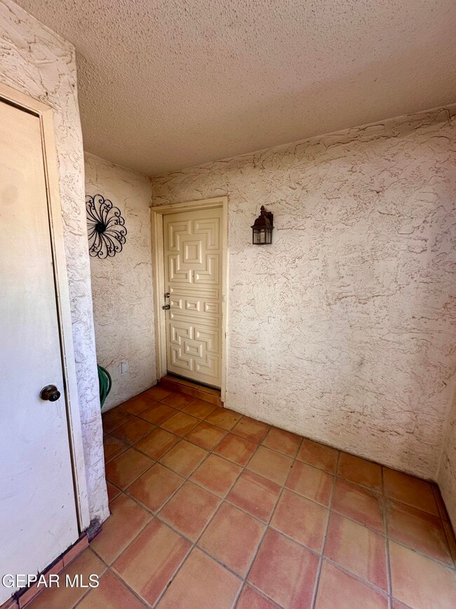 Building Photo - 6201 Escondido Dr