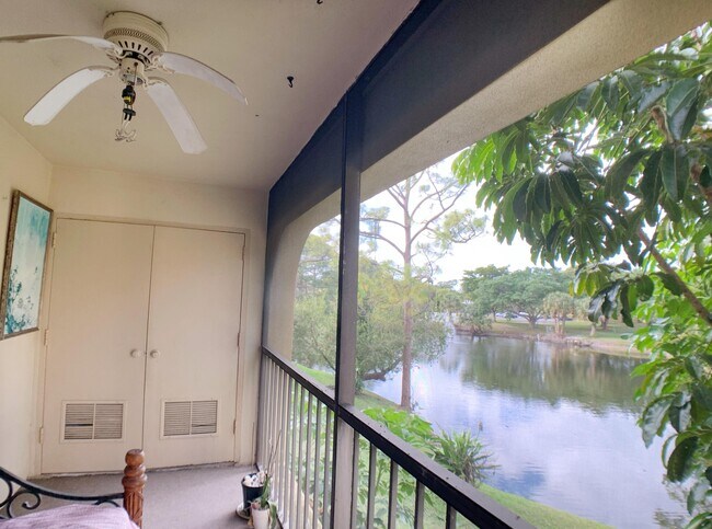 Building Photo - 924 SW 9th St Cir