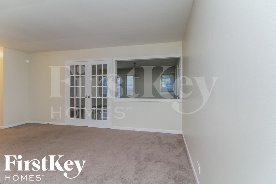 Building Photo - 125 S Orchard Dr