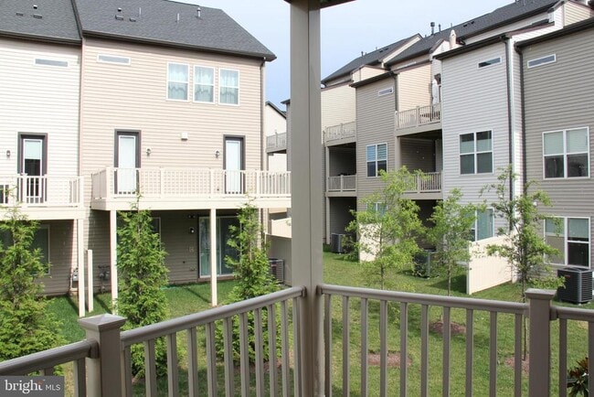 Building Photo - 4975 Longmire Wy