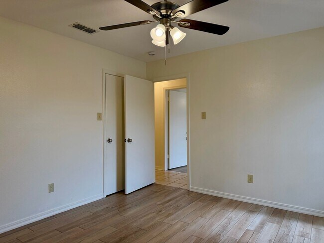 Building Photo - 402 Fawn Trail