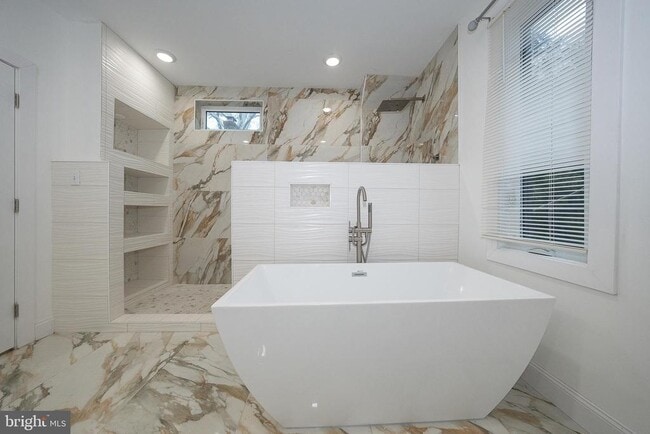 Building Photo - 622 Spring Ave