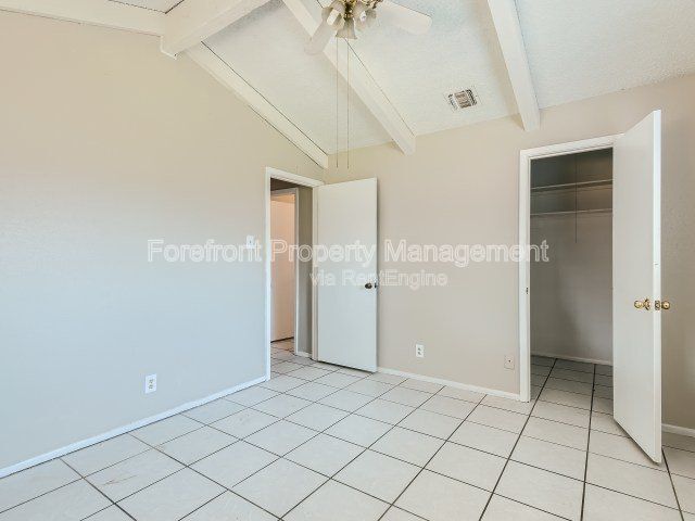 Building Photo - 7422 Stonehouse Dr