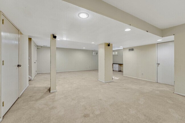 Building Photo - 7398 S Hudson Way