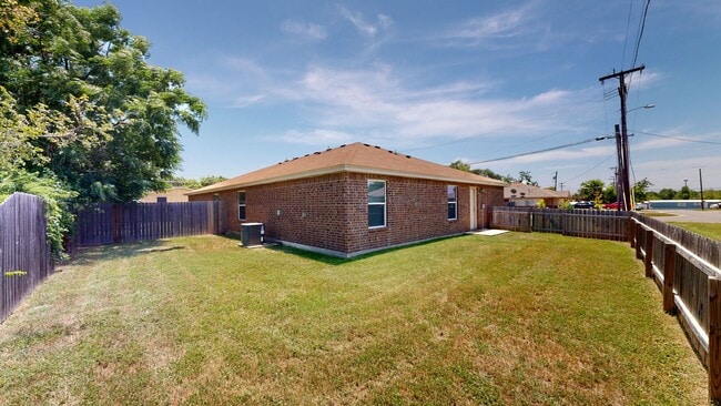 Building Photo - ALL STAINED CONCRETE FLOORING DUPLEX IN HA...