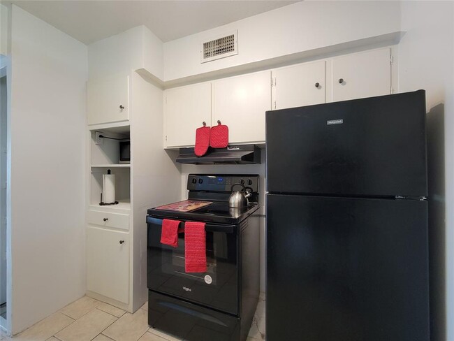 Building Photo - 3809 N Braeswood Blvd