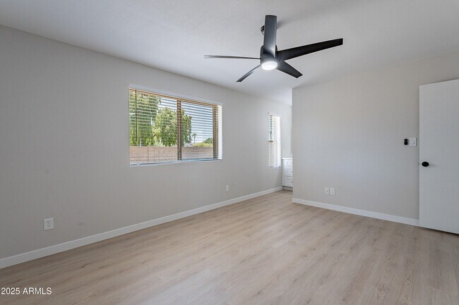 Building Photo - 2839 W Villa Maria Dr