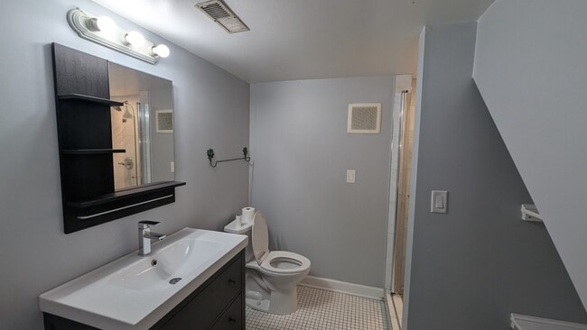 Building Photo - ?? Spacious 3BR Ranch | District 57 & Pros...