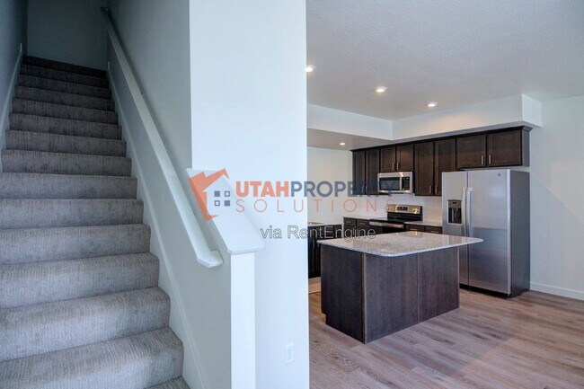 Building Photo - 1008 W 430 S