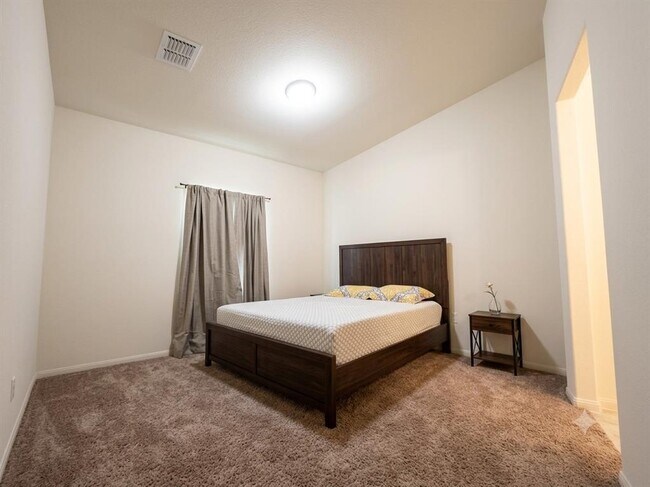 Building Photo - 17005 Sanglier Dr