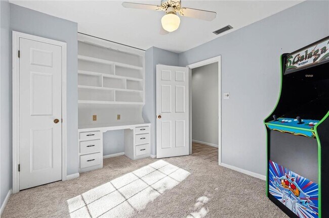 Building Photo - 745 Westmoreland Dr E