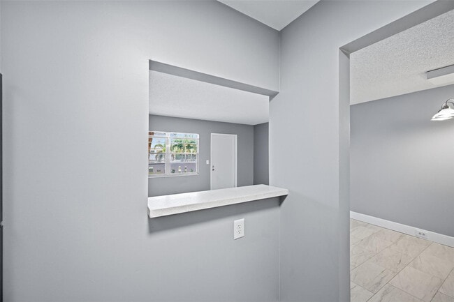 Building Photo - 436 Fanshaw K