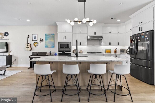 Building Photo - 908 Laurens Aly