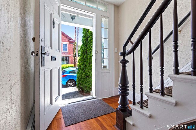 Building Photo - 6 Church St