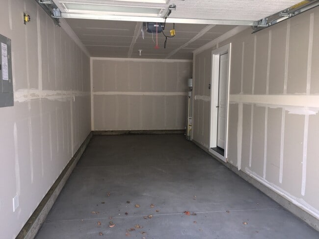 Building Photo - 1567 NE Rumgay Ln