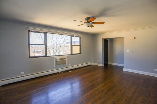 Building Photo - 9016 Lamon Ave