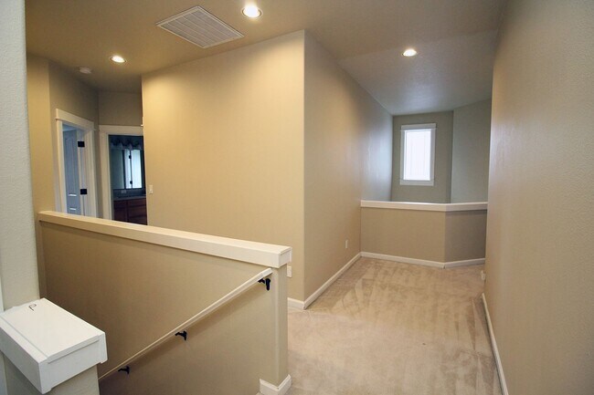 Building Photo - Alluring 4 Bedroom, 2.5 Bathroom Modern ho...