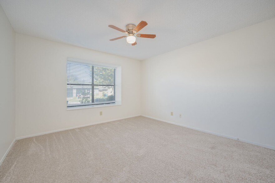 Building Photo - 325 Casie Ct