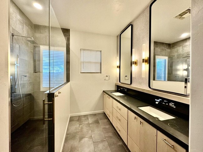 Building Photo - 13743 N High Mountain View Pl