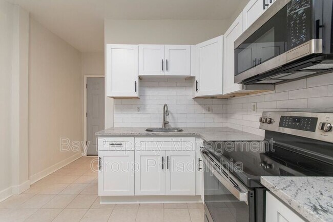 Building Photo - 725 W Luzerne St