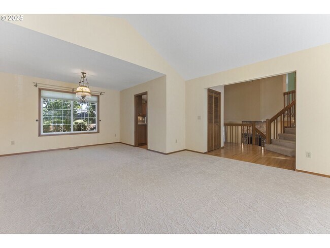 Building Photo - 3-Bedroom Home with Granite Kitchen, Family Room & Private Deck