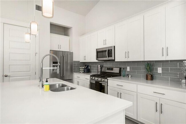 Building Photo - 1609 J J Seabrook Dr