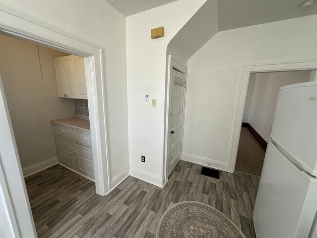 Building Photo - Thurman Ave 273-275 WAG