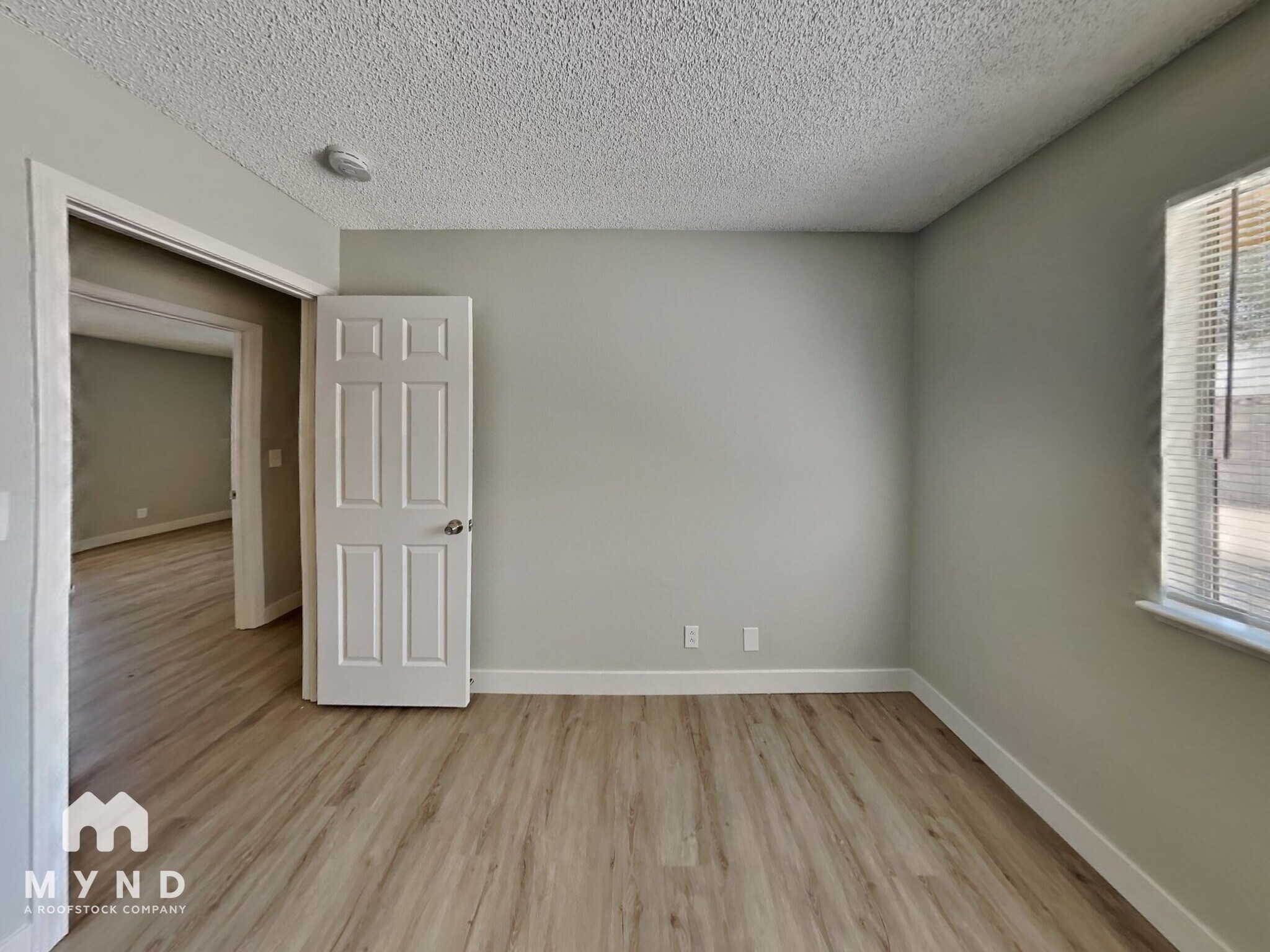 Building Photo - 5817 W Robin Ln