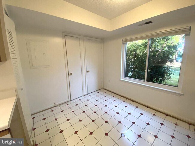 Building Photo - 10218 Bushman Dr