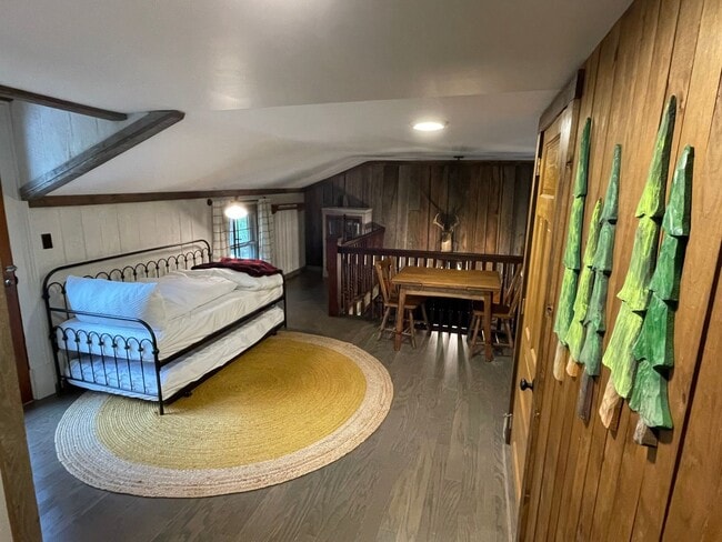 Building Photo - MOVE IN READY