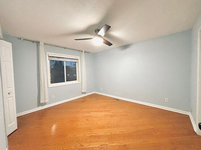 Building Photo - Hidden Gem!  4bed 2bath Single Family Home...