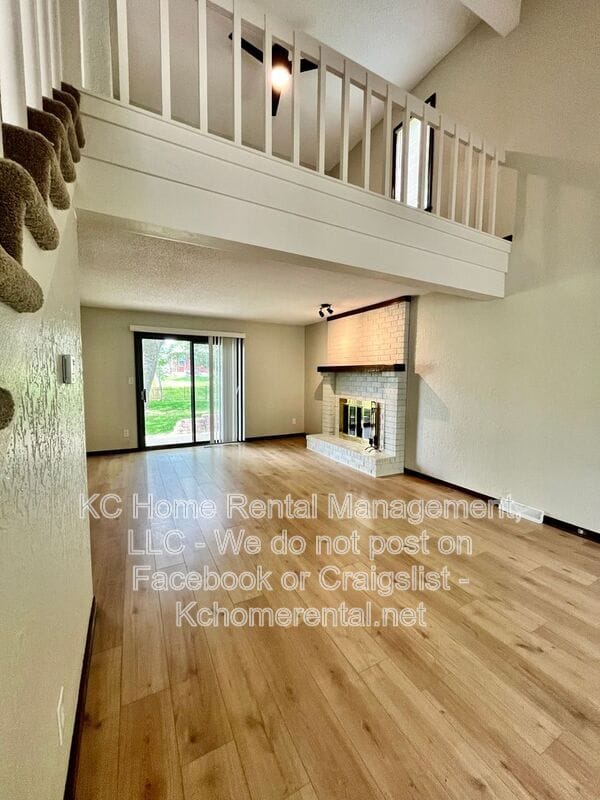 Building Photo - 3868 SW Harbor Dr
