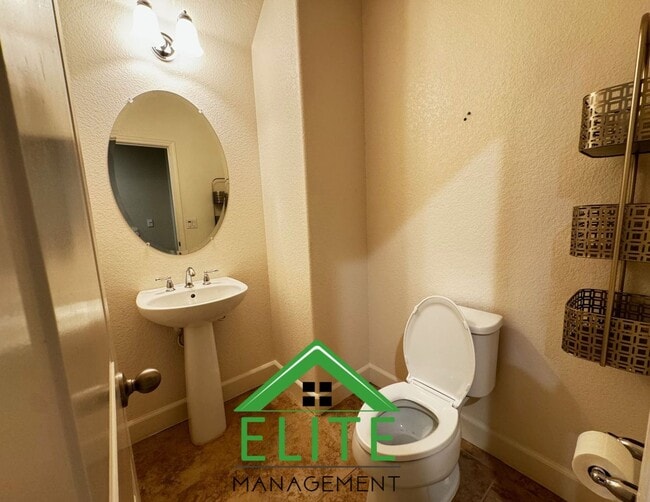 Building Photo - 2104 Westmeath Way