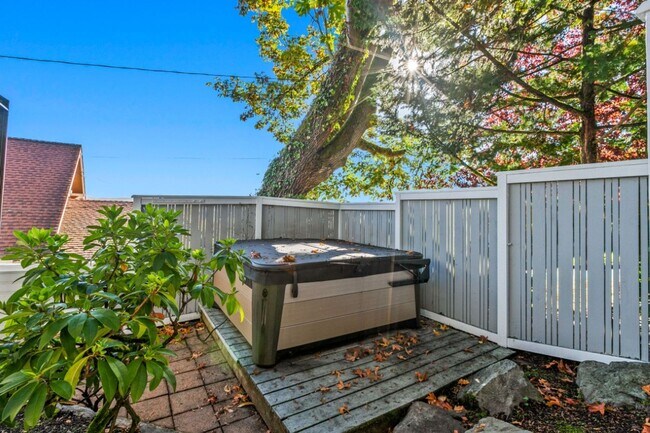 Building Photo - 3Bd/2.5Ba Seattle House