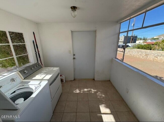 Building Photo - 1331 Cincinnati Ave