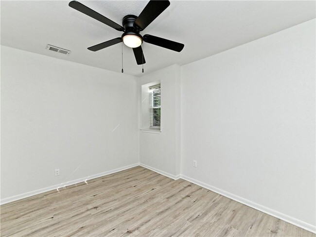 Building Photo - 6911 Thorncliffe Dr