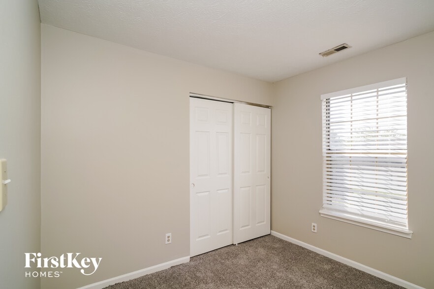 Building Photo - 10145 Park Valley Dr