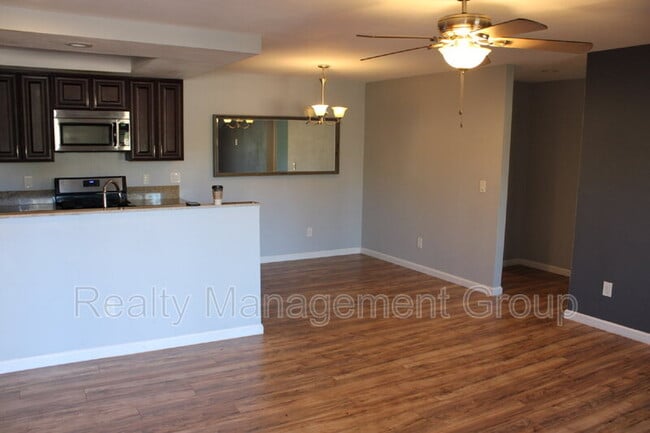 Building Photo - 552 Canyon Dr