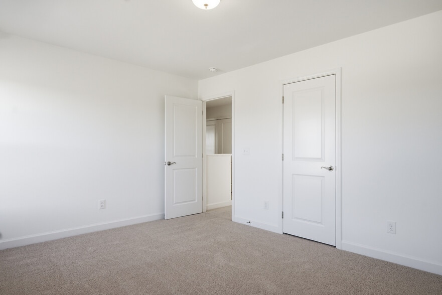 Building Photo - 4055 Emilia Way