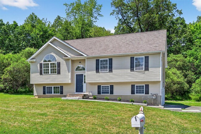 Primary Photo - 18 Fordham Ln