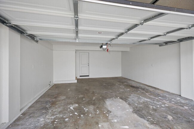 Building Photo - Coastal Living at Its Finest! Fully Remodeled!